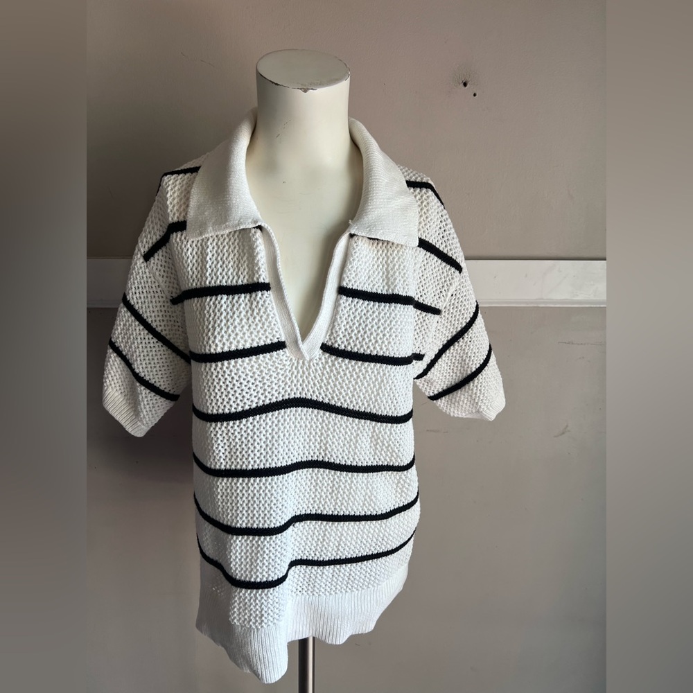 Old Navy Black and White Knit Sweater Size L